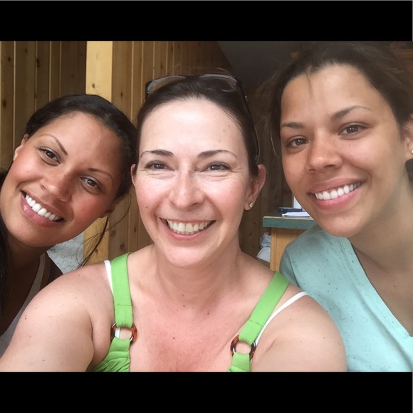 Meet Your Posher, Laura - Picture 5 of 6